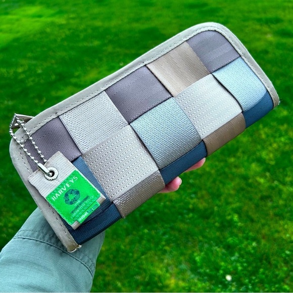 Harvey’s Original Seatbelt Wallet Clutch Bag - Picture 2 of 8